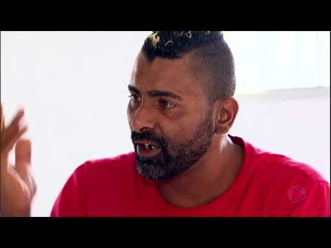 Humorista Zina luta contra as drogas e a esquizofrenia