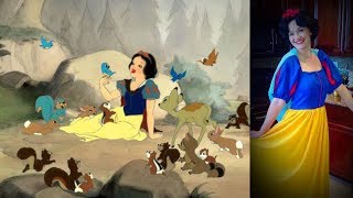 Disney&#39;s Snow White: &quot;With a Smile and a Song&quot;