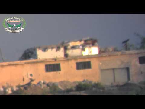 نجاة مصور لواء المعتصم بالله من أحد قناصي النظام على قطاع المسمكة على أسوار مطار دير الزور العسكري