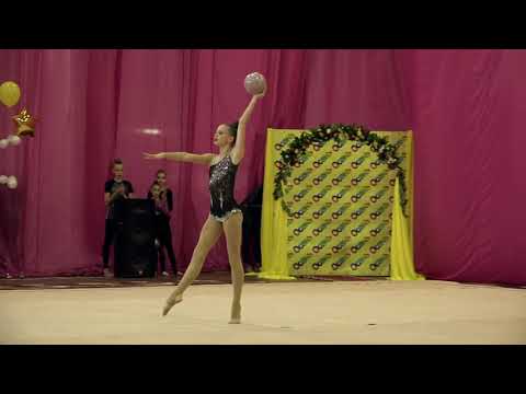 Емець Валерия 2006 мяч