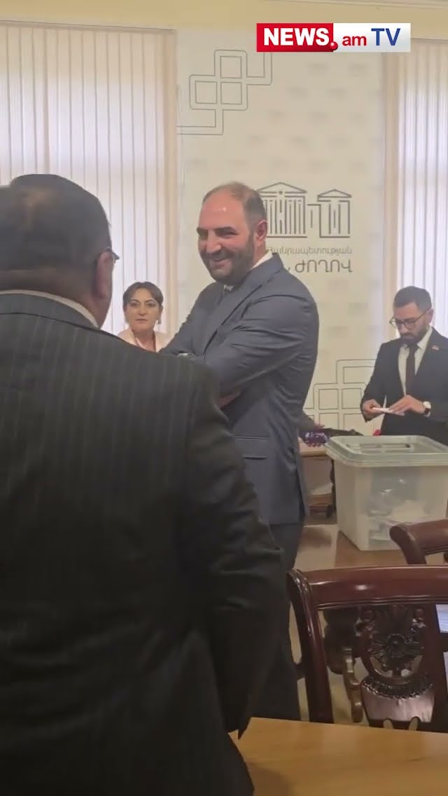 Ընդդիմադիր պատգամավորը քվեստուփի մոտ կանգնած խախտումներից է բողոքում, ՔՊ-ն ակտիվ քվեարկում է