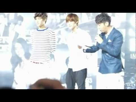 110811 SM ART EXHIBITION surprise visit - EXO KAI & SHINee TAEMIN