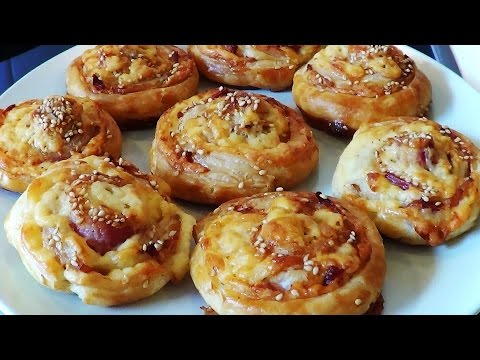 Rollitos de hojaldre, bacon y queso, ideal para fiestas
