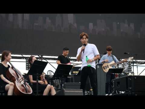 Roy Kim (로이킴) Drinking Makeolli During his stage @ Someday Festival