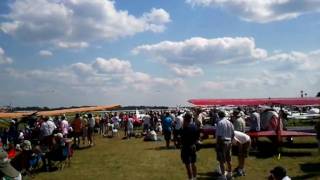 preview picture of video 'DC 3s flying at Oshkosh'