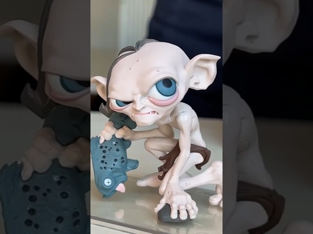 Vídeo relacionado con MINIX Figura Gollum El Señor de los Anillos (12 cm) MN16563: Coleccionable para Exhibición. Estatua Detallada y Premium. Regalo Ideal para niños y Adultos, Fans del Cine y coleccionistas.