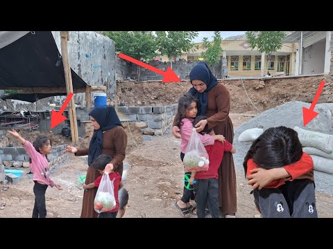 Afsaneh takes care of Sajjad's children in their mother's absence.