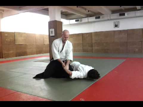 Suwari Shomen uchi yonkyo aka tekubi osae