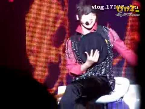 (Better Quality) Shinhwa Minwoo Dance 14- 081231 Dancing to Nobody, Crazy, U-go-girl, Wa