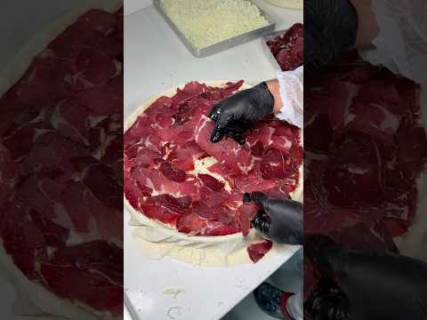 İzmir’de tek pastırmalı su böreği 🥩 #pastırma #suböreği #börek #izmir #keşfet #food #yemek #borek