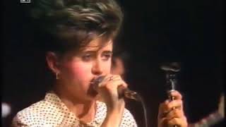 Everything But The Girl - Are You Trying To Be Funny? - (Live, 1985)
