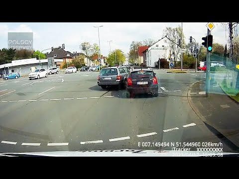 Kierowca VW Passata doprowadza do kolizji