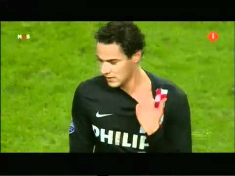YouTube          Luis Suarez bijt Otman Bakkal na rode kaart Lindgren Ajax   PSV Eredivisie 2010 2011