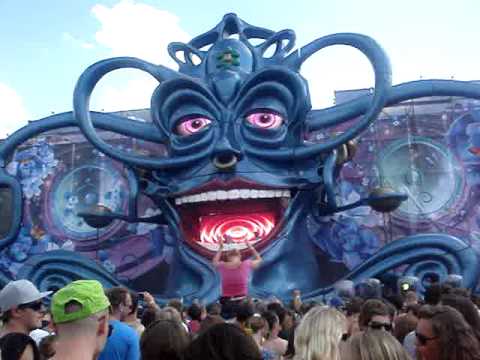 Tomorrowland 2009 --Dada Life--Awaking Of The Mask