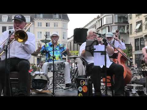 COPENHAGEN JAZZ FESTIVAL 2022: HOW CAN YOU LEAVE ME NOW (trad), by Stevedore Stompers 5/ - July 2022