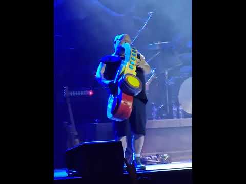 Tenacious D 2023 @ O2 arena - Sax-a-boom vs Max-a-boom