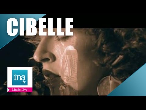 Cibelle "Inutil Paisagem" (live officiel) | Archive INA