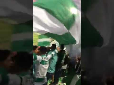 "La Komun De Santos alentando" Barra: La Komún &bull; Club: Santos Laguna &bull; País: México