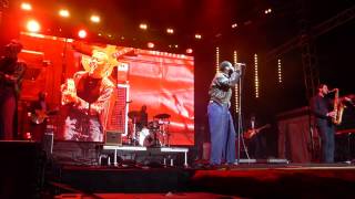 Leon Bridges - Twistin&#39; &amp; Groovin&#39; (Houston 02.03.17) HD