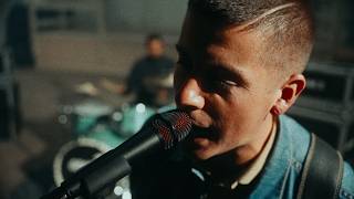 Download lagu Grade 2 - 'Hanging Onto You' mp3