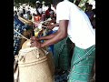 Ambiance de tambours parleurs à Djékanou dans le centre de la Côte d'Ivoire