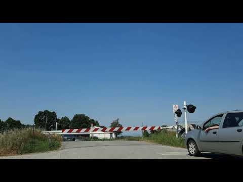 Level crossing #20 - Pontelongo - Via Monte Amadello #railroadcrossing #railway