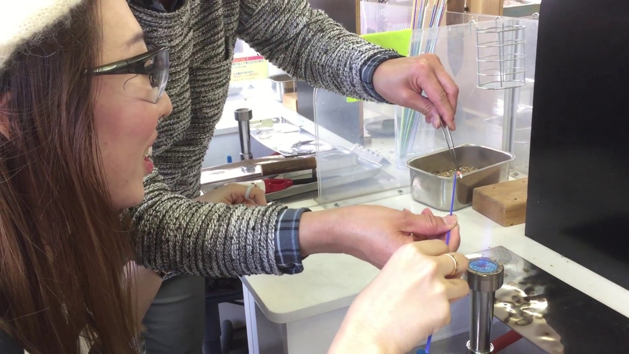 Experience the joy of craft making at the Kawaguchiko Craft Park.