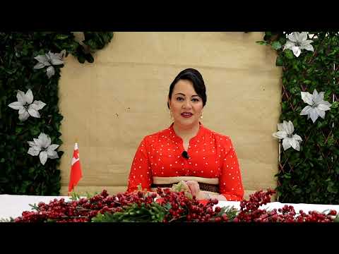 HRH Princess Lātūfuipeka mo 'ene popoaki fkkilisimasi kihe Langakali 'o e Vai ko Puna Dance Academy