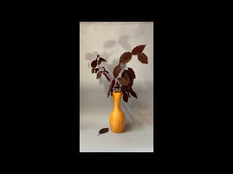 Richard Raffan turns a twig pot for the 37th. 4-Ways project.