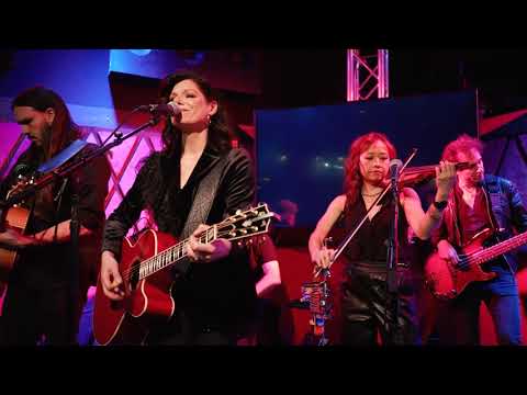 Queen V - "Alone" Live & Acoustic 11/1/23 Rockwood Music Hall