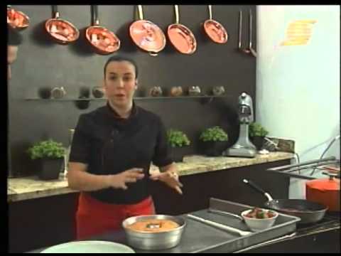 Receita de Bolo Recheado com Sorvete e Morango