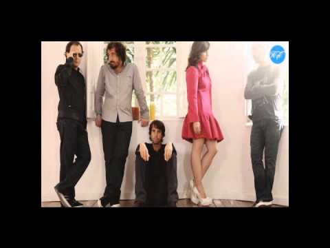 download lagu mp3 mp4 La Nia Que Llora En Tus Fiestas, download lagu La Nia Que Llora En Tus Fiestas gratis, unduh video klip La Nia Que Llora En Tus Fiestas
