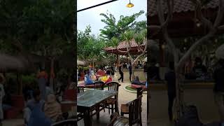 Download lagu Keramaian Suasana Cafe Satu Arah mp3