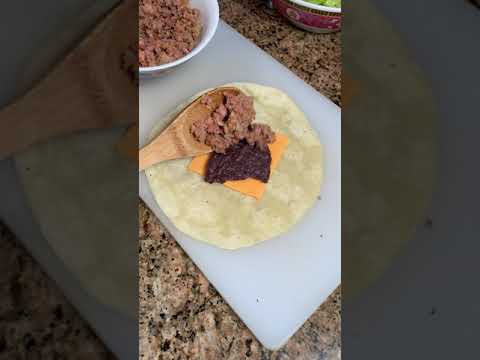 Meu namorado fez Filipino Taco Bell para mim!