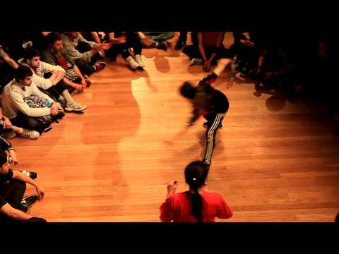 Undercyphers'12 - Final 1vs1 bgirl (Alexandrina vs Raza) Pt.1