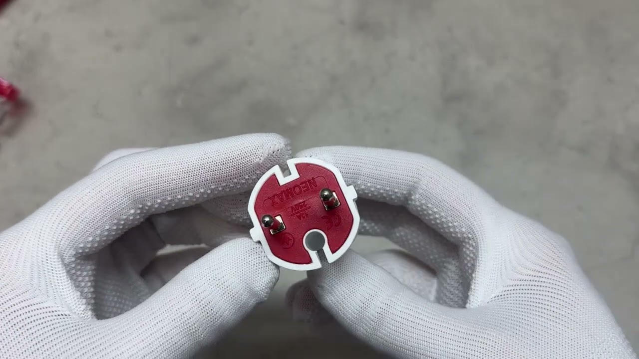 Вилка без заземления штепсельная NX1002 NEOMAX белая