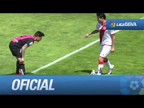 Carambola en el área de la UD Almería que casi acaba en autogol