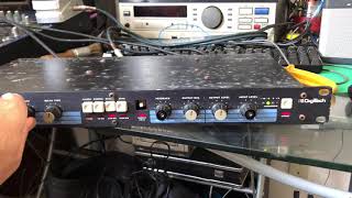 Video thumbnail for Digitech RDS 1900 Digital Delay System by IBOBSHOP