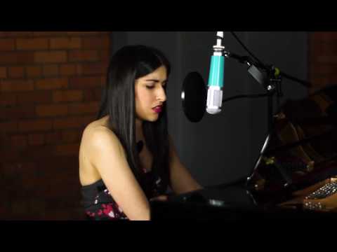 download lagu mp3 mp4 Caroline Singer, download lagu Caroline Singer gratis, unduh video klip Caroline Singer