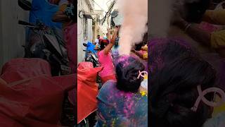 Download lagu Happy Holi🫟#viralvideo#funny #hapoyholi #comedy #lovesongs #holigan #dance #holigeet #melodiousvoice mp3