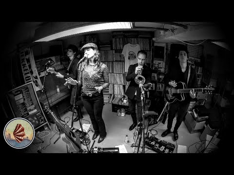 2019 Suzy V - In Store @ Wim's Muziekkelder