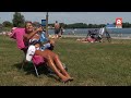 Alphenaren zoeken verkoeling bij, in en op de Zegerplas