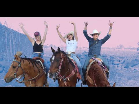 Horseback riding with friends in the village 🤩