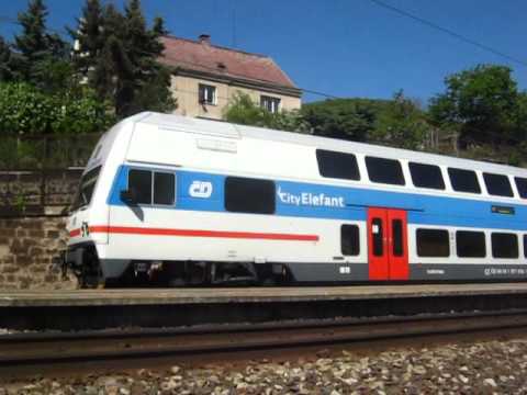 Příjezd+odjezd vlaku Os 6915 -  Dolní Zálezly