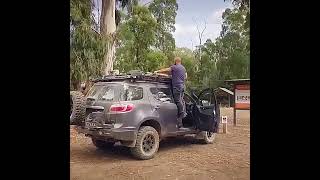 Nášľapný schodík do dverí auta – skladací