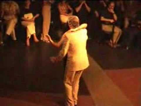  Luna Palacios  and  Dany Garcia  are  dancing  to  the  milonga  "  Tango Negro  "