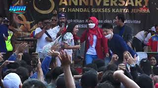 Download lagu MR MENDEM #Desi Tata Feat Gus Lucky - #Spmmusic 5th Anniversary PT. HSK JEPARA / AUDI Digital Audio mp3 Download lagu MR MENDEM #Desi Tata Feat Gus Lucky - #Spmmusic 5th Anniversary PT. HSK JEPARA / AUDI Digital Audio mp3