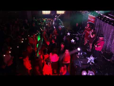 FALZET - V pekle sudy válej