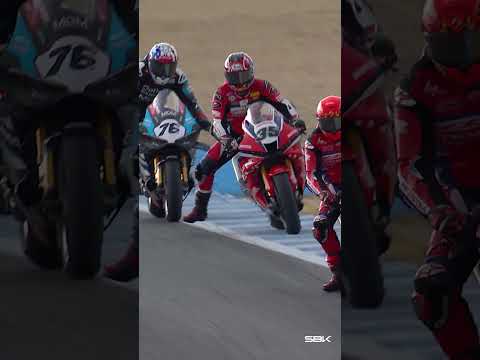 Chantra overtakes Baz in Race 2 at Jerez 🤩 | 2026 #SpanishWorldSBK🇪🇸