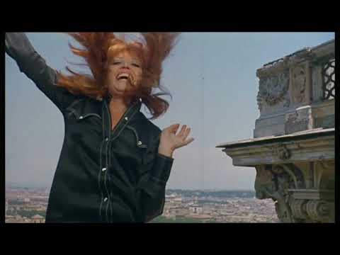 Monica Vitti & Giorgio Albertazzi jumping on the trampoline ("Ti ho sposato per allegria")